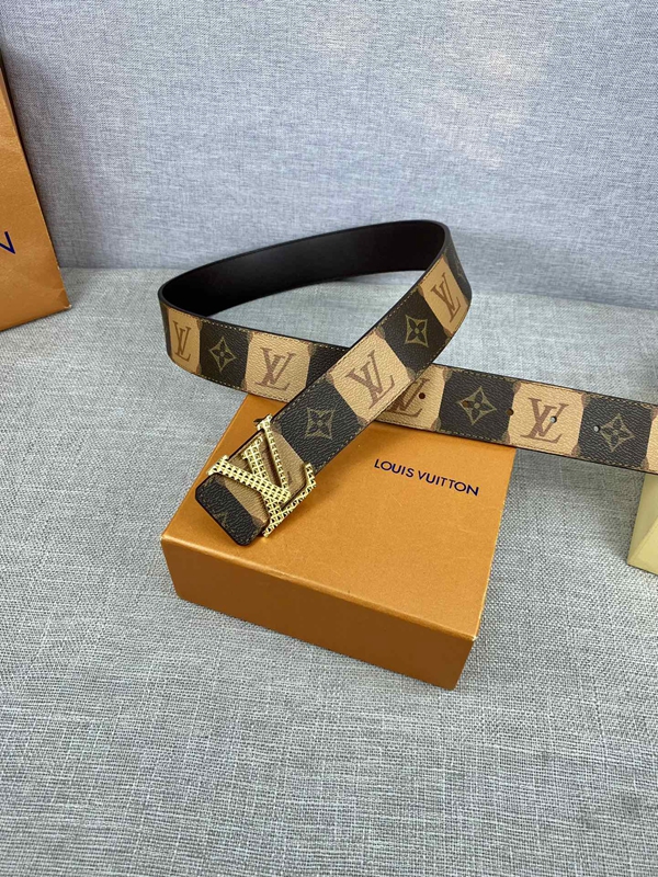 激安ルイヴィトンベルト着用イメージ